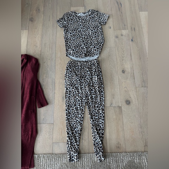 Cozy’s Women’s Pajama Set Leopard Small - Picture 1 of 3